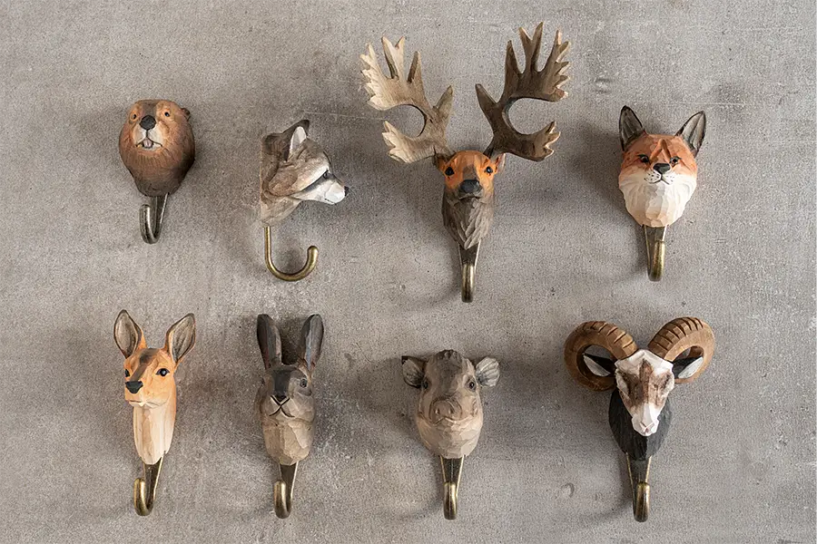 Charlet Handgeschnitzter Kleiderhaken Rothirsch Charlet Handgeschnitzter Kleiderhaken Rothirsch